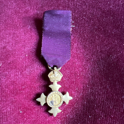 Miniature Officer of the British Empire Medal, 1st type, civil ribbon, 1917-36, silver gilt