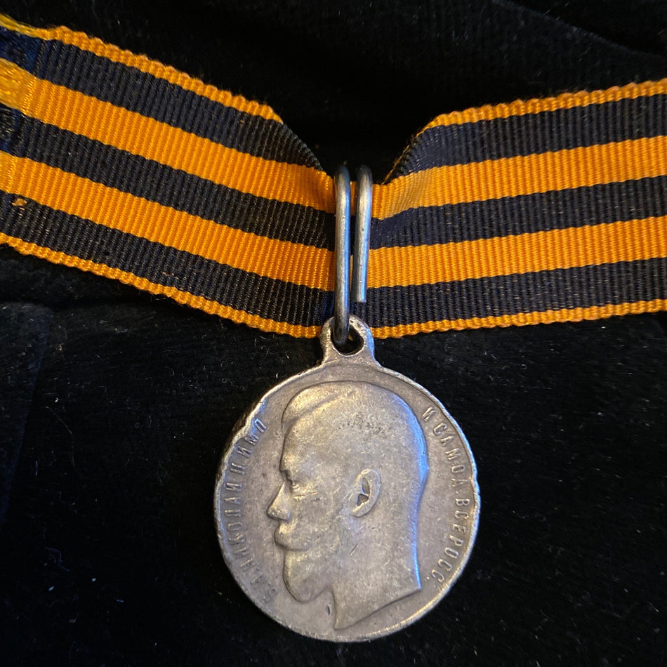 Imperial Russia, WW1 Bravery Medal, numbered 527981, some edge knocks, worn
