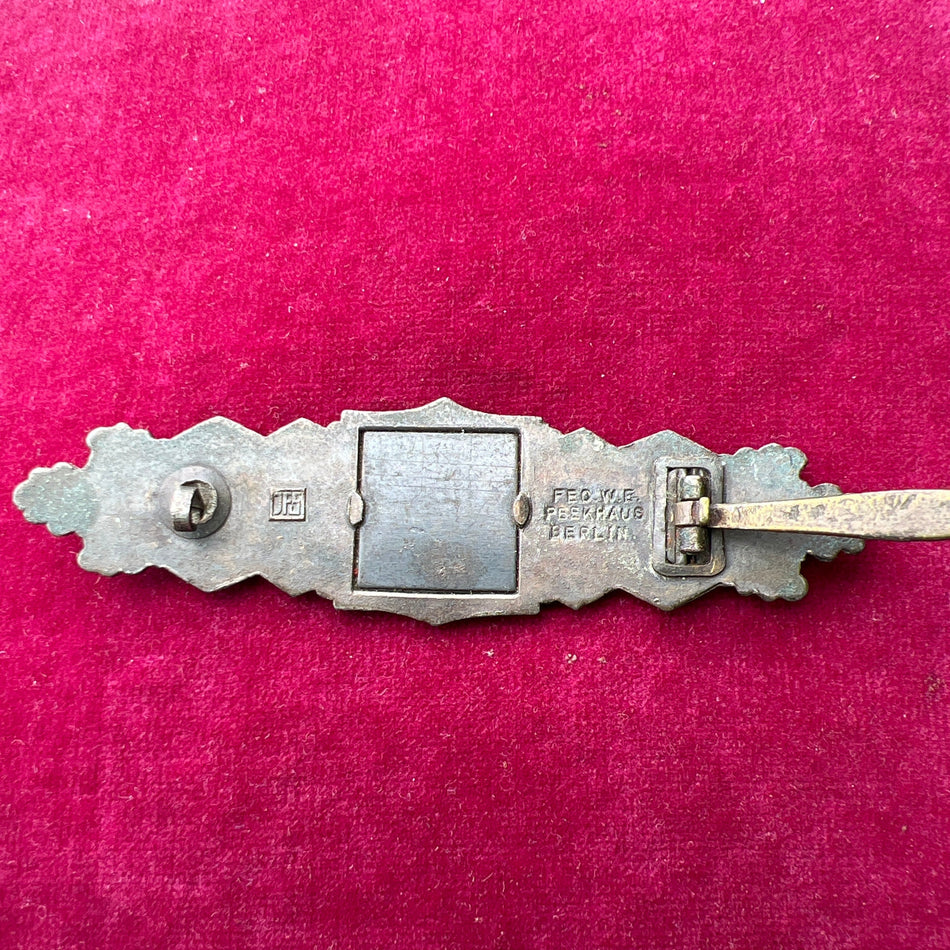 Nazi Germany, Close Combat Clasp, an excellent example in bronze, marked J.F.S., good finish