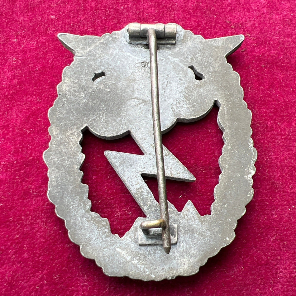 Nazi Germany, Luftwaffe Ground Assault Badge, 2-piece, mid-war, unmarked