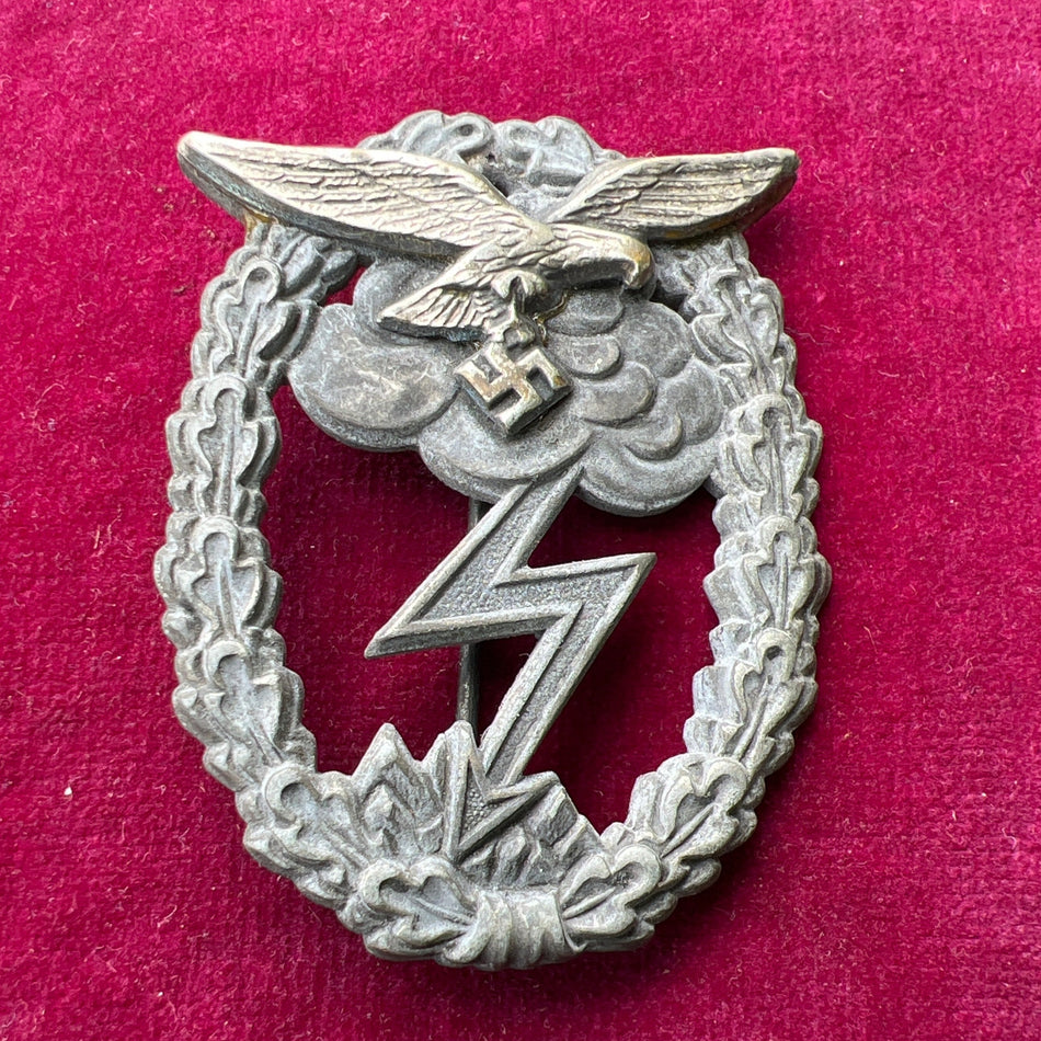 Nazi Germany, Luftwaffe Ground Assault Badge, 2-piece, mid-war, unmarked