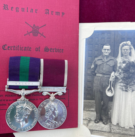 Pair to 19099156 Reginald James Howe, enlisted 15/4/1948 to 6/11/1968, served as Radio Artificer Trading Instructor 1/1/1962, comes with his red book and wedding photo, service in book, served with the Royal Electrical Mechanic Engineers