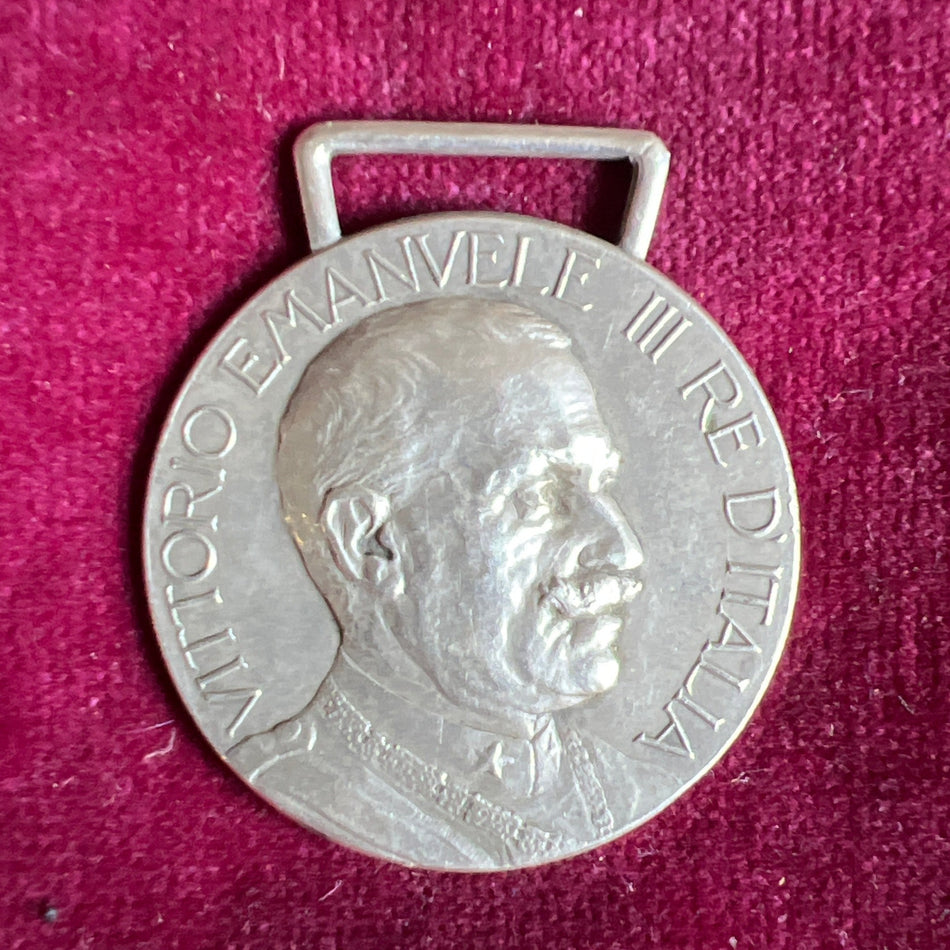 Italy, Air Force Medal of Valour in silver with original hallmarks, unnamed, WW2, scarce