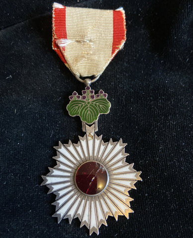 Japan, Order of the Rising Sun, 6th class, crack to centre