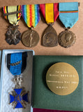 Belgium, lot with WW1 medals to Albert Debever, including a medallion awarded by the town of Oostende on 11th November 1979, an interesting lot
