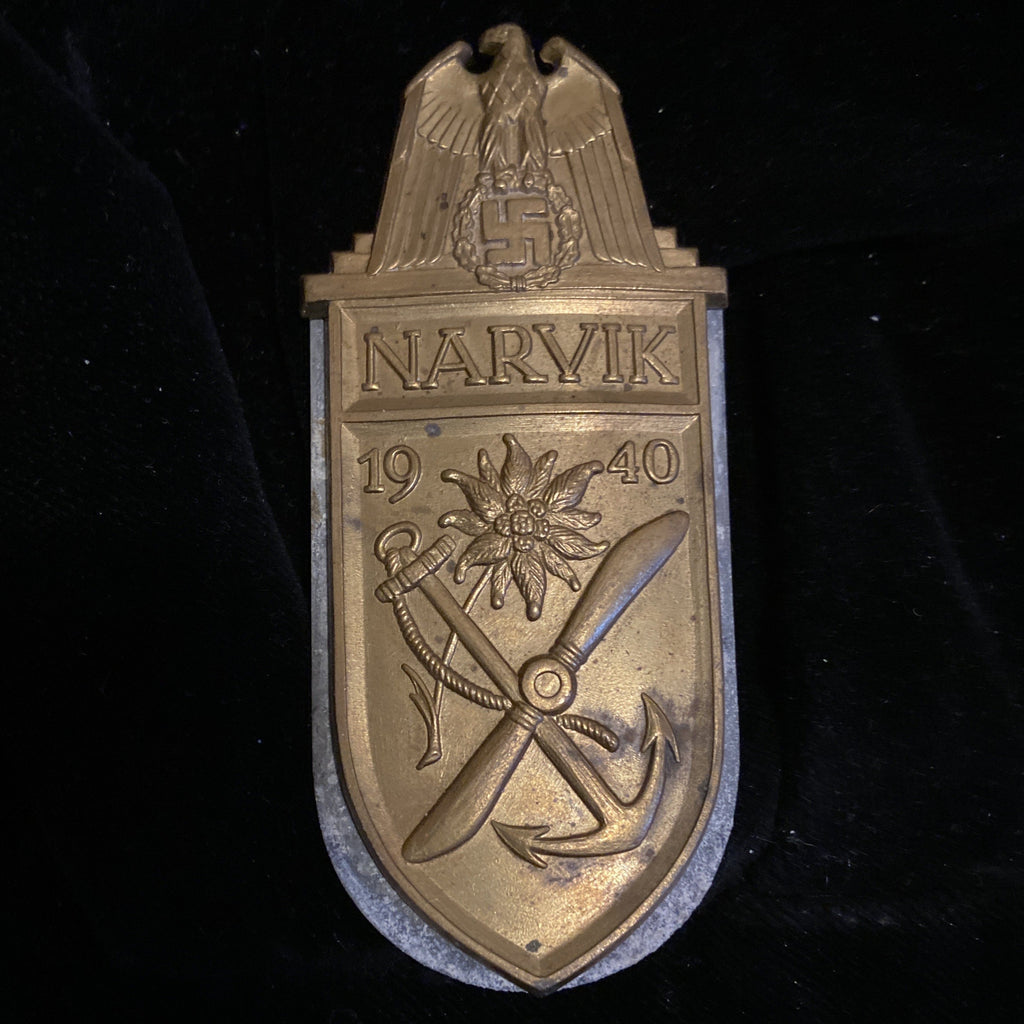 Nazi Germany, Narvik Shield (Narvikschild) gilt navy issue, one pin is detached, with original backplate
