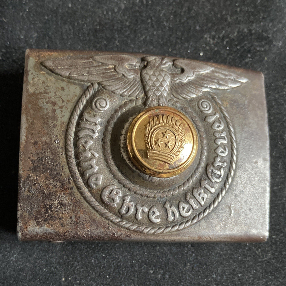 Nazi Germany, SS belt buckle with Latvian button in centre, from the maker Rodo, an interesting item, scarce