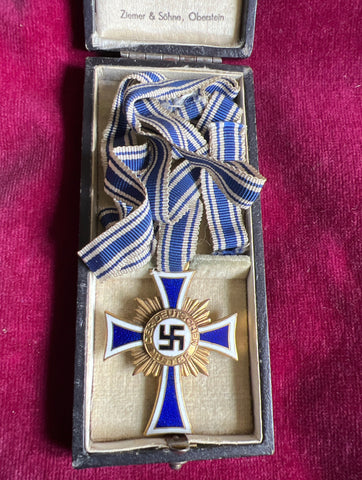 Nazi Germany, Mother's Cross, 1st class, in original case, some wear to case