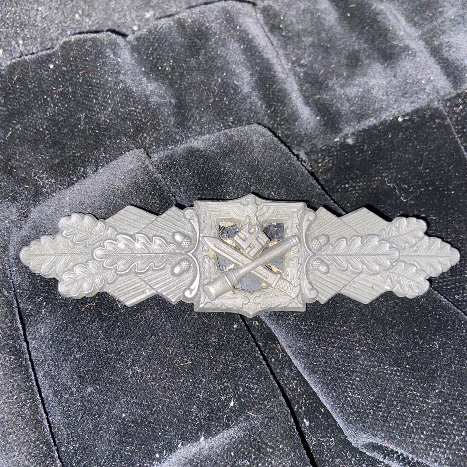 Nazi Germany, Close Combat Clasp, bronze grade, marked F.B.L.