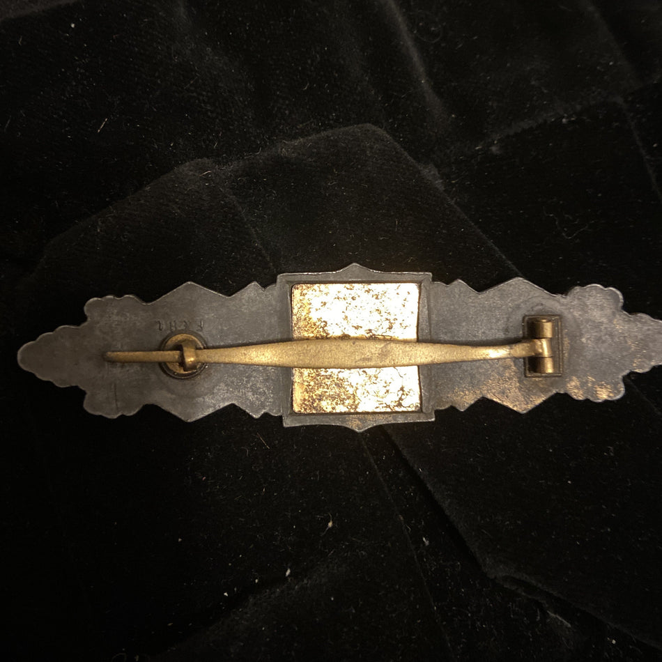 Nazi Germany, Close Combat Clasp, bronze grade, marked F.B.L.