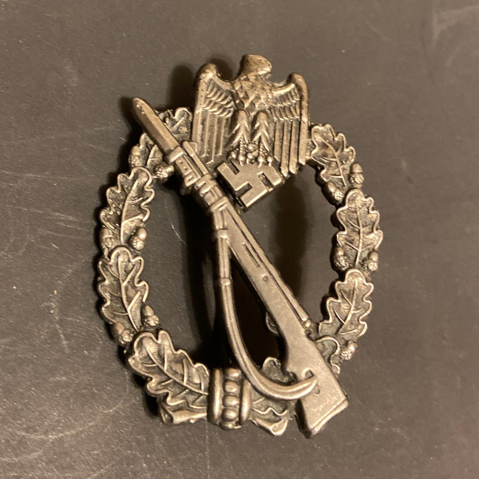Nazi Germany, Infantry Assault Badge, maker marked W. H., early type, a good example