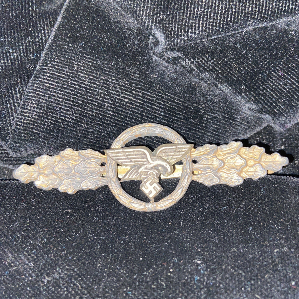 Nazi Germany, Luftwaffe Transport Clasp, gilt metal, late war, unmarked