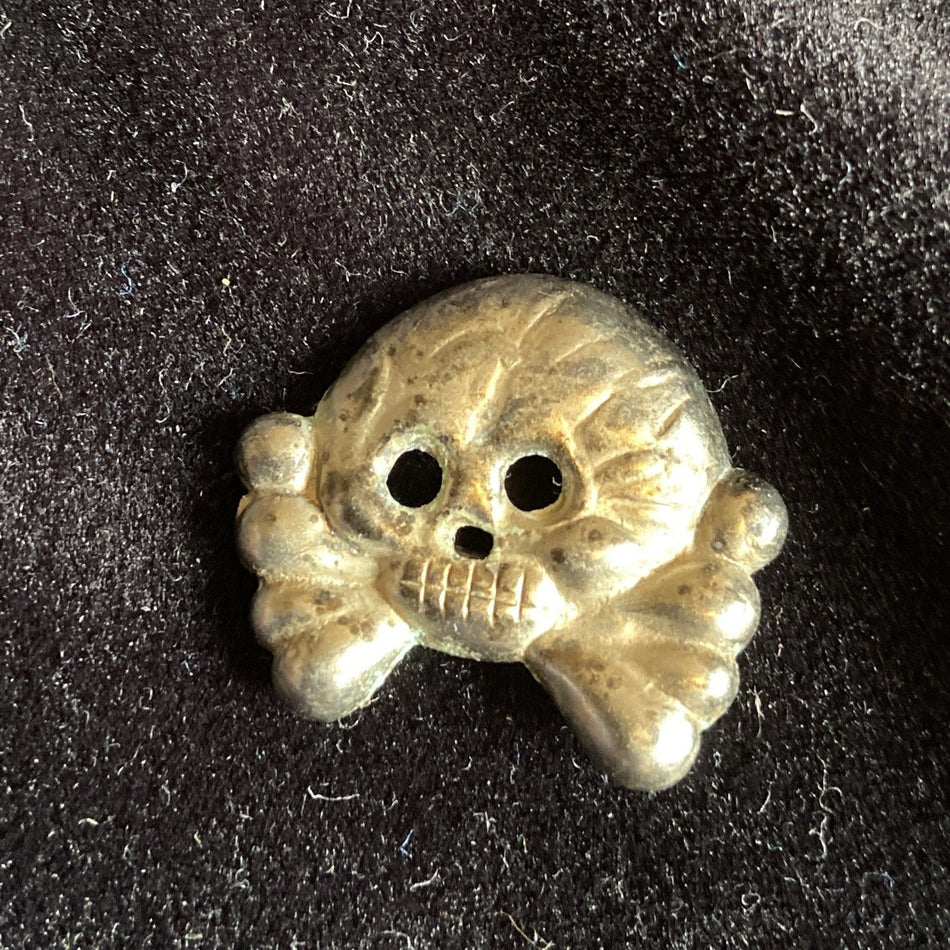 Nazi Germany, collar skull for Panzer uniform, scarce