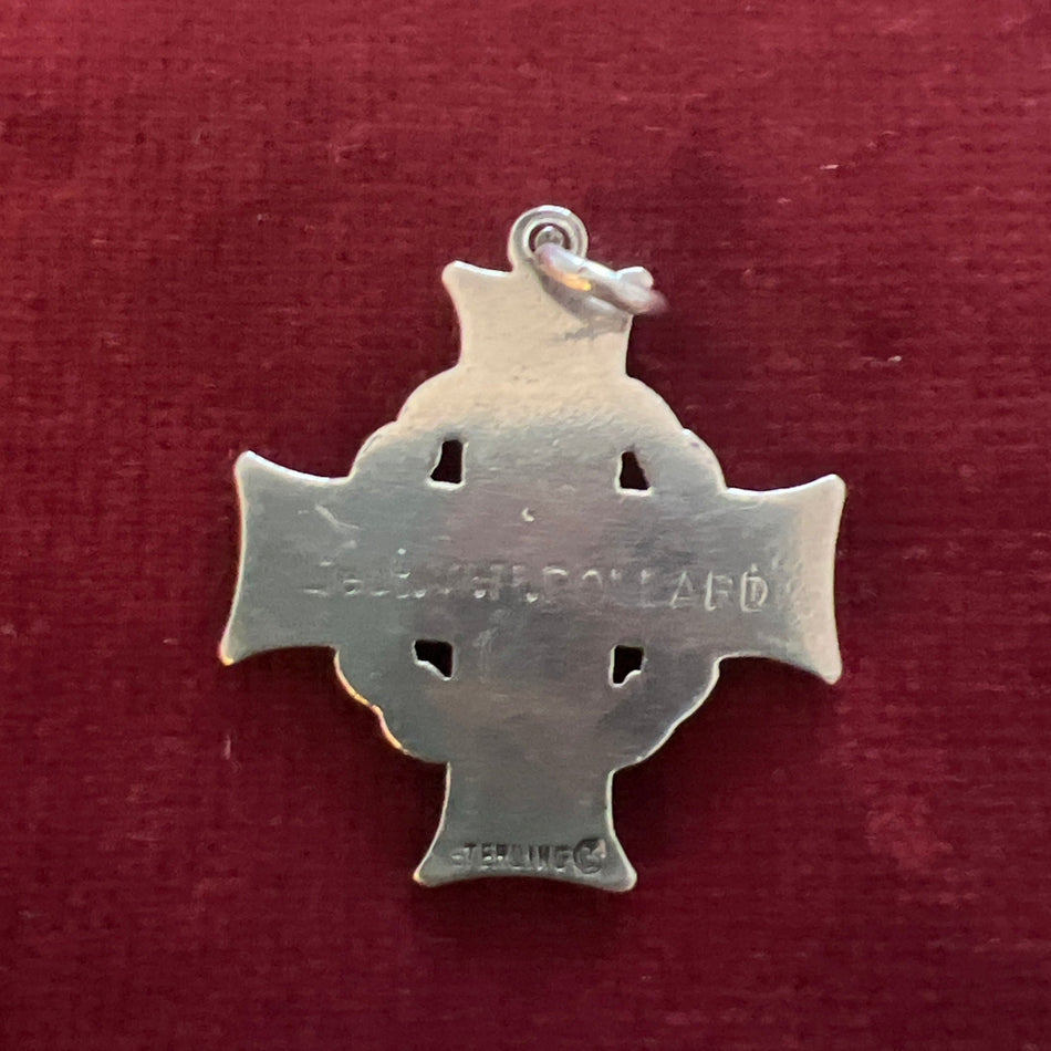 Canadian Memorial Cross to Lieutenant Walter Henry Pollard, 7 Canadian Infantry, killed on 28th September 1918, he came from Camberwell, London, commemorated on the Bucquoy Road Cemetary, Fichux, France, some wear