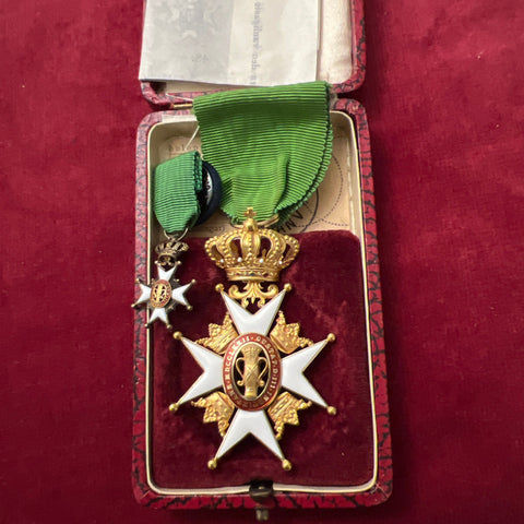 Sweden, Order of Vasa, 4th class, in 18ct gold, men's issue, with miniature, a nice example in original case