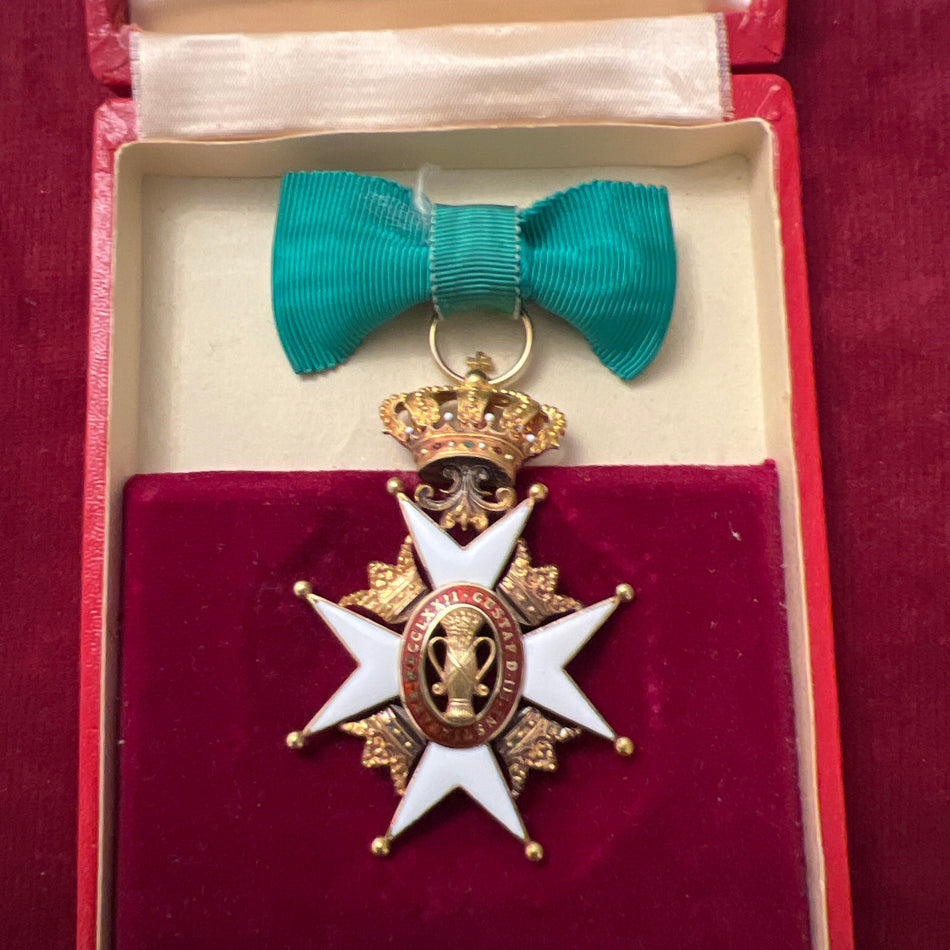 Sweden, Order of Vasa, ladies' issue, 4th class, 18ct gold, a fine example in case of issue