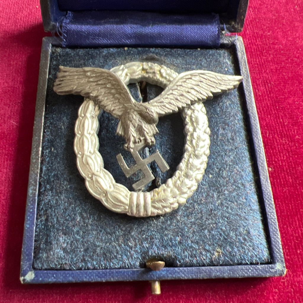 Nazi Germany, Pilot Badge, mid-war to late war, in box of issue, a good example