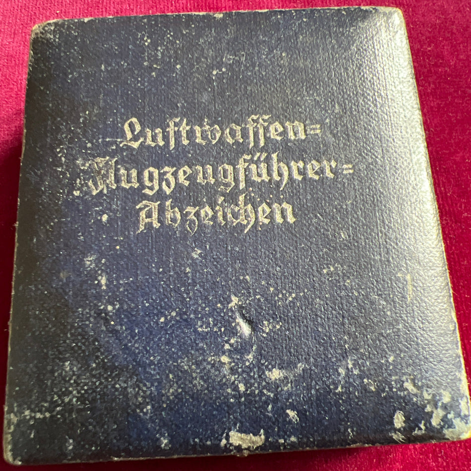 Nazi Germany, Pilot Badge, mid-war to late war, in box of issue, a good example